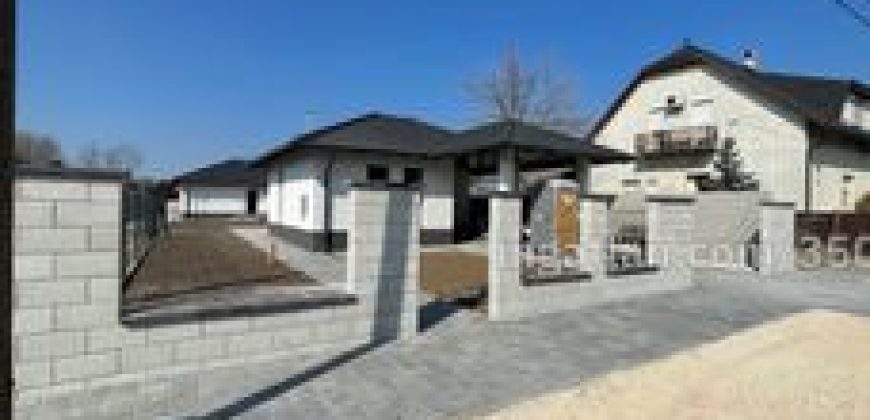 Kakucson eladó új építésű ikerház elülső fele