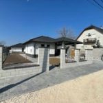 Kakucson eladó új építésű ikerház elülső fele