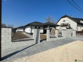 Kakucson eladó új építésű ikerház elülső fele