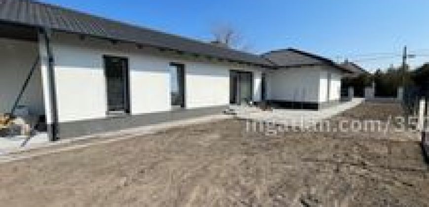 Kakucson eladó új építésű ikerház elülső fele